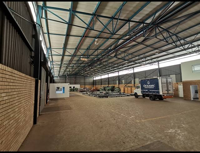 1,726M² WAREHOUSE TO LET IN JET PARK